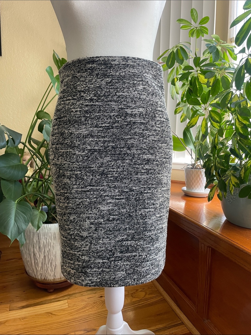 Ann Taylor Black and White Marled Knit Pencil Skirt
